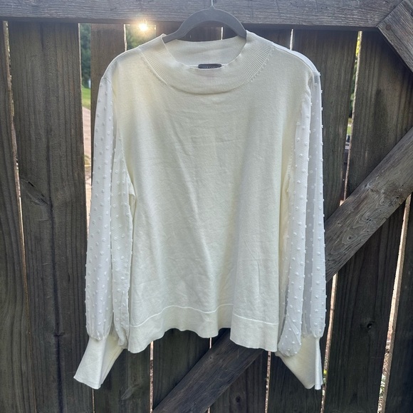 Vince Camuto Crisp White Swiss Dot Bubble Sleeve Lightweight Scoop Neck Sweater - Picture 5 of 6